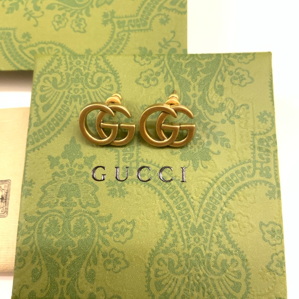 Gucci signature logo stud earrings - Picture 2 of 5